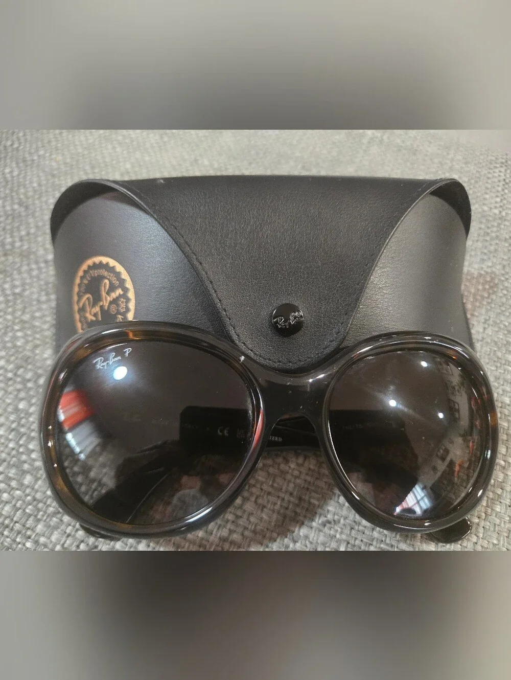 Ray-Ban Women’s Black Round Polarized Sunglasses